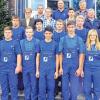 Die neuen Auszubildenden der Jopp GmbH mit dem Geschäftsführer Martin Büchs (Dritte reihe links), den Ausbildern Peter Zitzmann (hinten rechts) Gunnar Stiel (Dritte reihe rechts), Alexander Bell (hinten links) und Tim Steinke (Zweite reihe rechts) sowie Betriebsrat Wolfgang Voll (hinten Mitte).