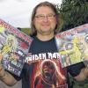 Kult-Scheiben: Stefan Belik mit den beiden ersten Platten von Iron Maiden, auf denen Paul Di'Anno singt. Der Musiker (Jahrgang 1958) kommt mit Band und weiteren Gruppen am 7. September nach Willanzheim – quasi um Stefan Belik ein Geburtstagsständchen zu spielen.