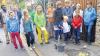 Großes Interesse: Der Verlegung von Stolpersteinen in Frankenwinheim wohnten viele interessierte Frankenwinheimer bei.