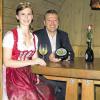 Unzählige Weinfreunde gaben sich zur Eröffnung des Escherndorfer Weinherbstes ein Stelldichein und standen für Weinprinzessin Sarah Fröhlich (links) und den Vorsitzenden des Weinherbstes, Thomas Römmelt, Spalier.