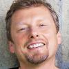 Beim Triefenstein Open-Air im Sommer spielte er bereits im Kloster – nun kommt er erneut zu einem Konzert, diesmal allerdings solo: Albert Frey.