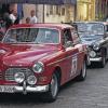 (ka)   Flüssiges Fahren bei Tag und Nacht, aber keine Raserei – das war auch bei der neunten „Histo Day & Night-Challenge“ angesagt, die am Samstag mit Start und Ziel in Karlstadt stattfand. Die Betreuung hatte der Motorsportclub Zellingen übernommen. Insgesamt 44 Teams mit ihren Young- und Oldtimern aus ganz Deutschland stellten Dietholf Schröder von der Stadtmarketing GmbH und Siegbert Wagner vom AC Karlstadt ab 16 Uhr am Marktplatz vor. Wegen des um zwei Wochen vorverlegten Termins war das Starterfeld etwa ein Drittel kleiner als gewohnt. Der eigentliche Start zur Tagesetappe erfolgte direkt vor der Polizei, in die Nachtetappe wurde vom Mainparkplatz aus gestartet. Auf 200 Kilometern Gesamtstreckenlänge gab es zehn Wertungsprüfungen, generell waren keine schnellen Zeiten, sondern gleichmäßiges Fahren gefragt. Die vorgegebenen Sollzeiten entsprachen Durchschnittsgeschwindigkeiten zwischen 25 und 49,99 Kilometern je Stunde. Aus dem Landkreis Main-Spessart waren Rainer und Manuela Faulhaber aus Schollbrunn (Alfa Romeo 105 Bertone, Baujahr 1975), Peter Riegel und Olivia Teel aus Retzstadt vom Team Weingut May Classic (Triumph MK3 GT6, 1972) sowie Franz Roth (Wertheim) und Günter Fertig Günter (Altfeld, Opel Ascona B, 1979) dabei. Dies beiden Letzteren starten für den AMC Marktheidenfeld.