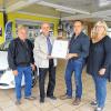 Dank mit Urkunde: Norbert Friedrich (Fladungen) ist seit 40 Jahren im Autohaus Eglmeier in Oberelsbach. Zum Betriebsjubiläum gratulierten Hermann Eglmeier (links) sowie Elmar und Ruth Eglmeier (rechts).