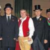 Die besten Schützen beim Bürgerauszug in Wiesentheid: Neben Sieger Holger Wagner (Dritter von links) stellten sich Günter Böhm (Avantgarde), Hauptmann Karl Gropp, Erich Zink (2. Platz), Ehrenfried Göb (3.), Bürgeroffizier Günter Möderl und Pfarrer Peter Göttke (Jungbürgerscheibe) zum Siegerbild.