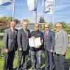 Edmund Hofmann (Mitte) feierte 40-jähriges Dienstjubiläum. Zu den Gratulanten zählten (von links): Dezernent Jochen Müssig, Bürgermeister Manfred Weis, Herbert Göker und Karl Münz.