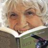 Alice Munro liest Alice Munro: Als Literaturnobelpreisträgerin hat die 82-Jährige allen Grund zur Freude.