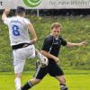 Kung-Fu-Einlage: Zum Glück ist der Ball zwischen Burghausen/Windheims Christian Nöth und Christoph Faber vom TSV Steinach.