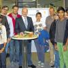 Fröhliche Zusammenkunft: Beim Speed Dating des Landrats in Veitshöchheim waren Schüler des Gymnasiums und der Mittelschule im Gespräch mit (von links) den Lokalpolitikern Eva Pumpurs, Karen Heußner, Ute Schnapp, Simon Kneitz, Marc Zenner, Jörg Jungbauer und Landrat Eberhard Nuß.