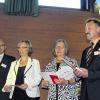 Treue Mitstreiter: Beim Festakt zum 100-jährigen Bestehen ehrten Landtagspräsidentin Barbara Stamm (links) und der Vorsitzende des Diözesanverbandes Würzburg, Clemens Bieber (rechts), verdiente Mitarbeiter (von links) Gottfried Bindrim, Eva Appel, Else Zoller und Joachim Wetteskind.Sozialstation St. Josef