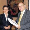Großer Bahnhof:  Die Geschäftsführerin der Helios-Klinik Volkach, Ulrike Vogt, verabschiedete Dr. Georg Klose in den Ruhestand.