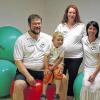 Auf und neben dem Gymnastikball: Matthias und Jonas Zehner, Melanie Zehner sowie Nicole Schuhmann (von links).