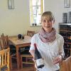 s'Türmle-Betreiberin: Kristina Pfisterer im Gastraum ihres neuen Weinlokals.