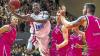 Basketball-Bundesligist s.Oliver Würzburg (hier Würzburgs Ricky Harris - am Ball - in einem Spiel im September 2013 gegen Bonn) steht finanziell nicht gut da. Die Schuldenlast ist erdrückend, die sportlichen Aussichten nach sechs verlorenen Spielen in Folge sind es auch.