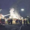 Großeinsatz: Vier Feuerwehren kamen den Kollegen in Altenmünster zur Hilfe. Das Feuerwehrhaus brannte jedoch komplett aus.