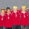(PM)   Jubel beim Volleyball-Nachwuchs der Spielgemeinschaft TSV Rottendorf/TSV Eibelstadt: das U-13-Team sicherte sich bei den Jungen souverän die Bezirksmeisterschaft. Sowohl am ersten Spieltag in Trennfurt als auch am zweiten in Eltmann blieben die Jungs ungeschlagen und holten sich den Titel vor dem TV Trennfurt und dem TV Mömlingen. Die Mannschaft hat sich für damit für die nordbayerische Meisterschaft qualifiziert, allerdings muss noch geklärt werden, ob sie als Spielgemeinschaft dort startberechtigt ist. Unser Bild zeigt das jubelnde Team mit (von links) Lukas Mott (TSV Rottendorf), Jakob Geißler (TSV Eibelstadt), Malte Krtsch, Lukas Mott und Magnus Hauck (alle TSV Rottendorf).
