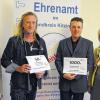 Ehrenamt wird groß geschrieben: Landrätin Tamara Bischof und Herbert Köhl (links), zuständig am Landratsamt für bürgerschaftliches Engagement, freuen sich mit Siegbert Brandl (Zweiter von links) vom Friseur Brandl & Team über die 50. Akzeptanzstelle und mit Stefan Mloschin über den Träger der 1000. Ehrenamtskarte im Landkreis.