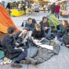 Mit einem sogenannten Flashmob, einer spontan übers Internet organisierten und nicht genehmigten Aktion, haben Würzburger Studenten gestern auf die prekäre Wohnsituation hingewiesen.
