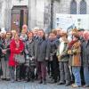 (meg)   Mit ihrer Herbstfahrt nach Leipzig hat die alte Messestadt viele neuen Freunde gewonnen, schreibt die Ochsenfurter SPD in ihrer Pressemitteilung. Die Nikolaikirche, die bei der gewaltlosen Revolution von 1989 eine bedeutende Rolle gespielt hatte, und die Thomaskirche, einst Wirkungsstätte von Johann Sebastian Bach stand ebenso auf dem Besuchsprogramm wie Auerbachs Keller, den Goethe schon gerne besucht hatte. Der zweite Reisetag stand ganz im Zeichen der Völkerschlacht von 1813. Nach einer eindrucksvollen  Sonderausstellung im Stadtmuseum besichtigten die Reisenden das vor genau 100 Jahren errichtete Völkerschlacht-Denkmal und das Panoramagemälde des Künstlers Yadegir Asisi in einem ehemaligen Gasometer, das die Geschehnisse der Völkerschlacht vor Augen führt. Ein weiterer Höhepunkt war die ehemalige Leipziger Baumwollspinnerei, ein rund sechs Hektar großer Industriekomplex aus der Gründerzeit, in dem sich heute viele Künstler niedergelassen haben. Das neue Museum der Bildenden Künste – moderner Glasbau am Rande der Altstadt – und das Grassi-Museum für Angewandte Kunst boten außerdem einen eindrucksvollen Blick auf die Kunst- und Kulturgeschichte des 20. Jahrhunderts.