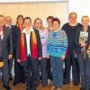 Die Macher: Mit großem Engagement hat das Redaktionsteam der Pfarrgemeinde Oberweißenbrunn das Jubiläumsbuch erstellt, (von links) Kirchenpfleger Roman Vorndran, Pfarrgemeinderatsvorsitzender Bernhard Eisenmann, Gerhard Kirchner, Daniela Wagner, Anja Vorndran, Ulrike von der Tann, Nicole Tönjann, Anita Annon, Gaby Michelfeit, Brigitte Schmidt, Marion Eckert und Martin Schiermeyer.