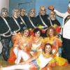 Aus alten Tagen:  „Opa“ Walter Güldner (†) und eine Tanzgruppe der Großen Garde. Güldner war von Gründung des damaligen „Nüdlinger Elferrats“ 1963 an bis 1981 und von 1984 bis Ende der 90-er Jahre Sitzungspräsident.