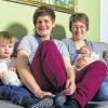 Regenbogenfamilie: Sandra und Katrin Häußler mit ihren Kindern Gabriel und Emilia. Die Situation von gleichgeschlechtlichen Lebensgemeinschaften und Familien in Baden-Württemberg ist erstmals Thema des Familienreports, der in Stuttgart vorgestellt wurde.