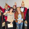 Gute Laune bei den Faschingsnarren: Christiane Brand-Jäger, Volker Zink, Sabine Wagner, Mona Sturn, Elke Reuß und Markus Haubenreich standen auf der Ehrungsliste des Fastnachtsverband Franken. Der Vizekanzler des Ordenskapitels Norbert Schober (von links) überreichte ihnen Urkunde und Verdienstnadel.