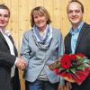 Gratulation: Landtagsabgeordnete Kathi Petersen beglückwünschte René van Eckert zum neuen Amt. Auch Matthias Kihn (rechts), der aus beruflichen Gründen nicht mehr kandidierte, gratulierte seinem Nachfolger im Amt des SPD-Kreisvorsitzenden.