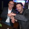 Bernd Zehnter verzaubert Fußball-Weltmeister Jürgen Kohler.