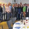 Uponor-Mitarbeiter aus ganz Deutschland: Die Jubilarrunde mit Geschäftsführer Heiko Folgmann (links) sowie Personalleiter Martin Thürmer (Zweiter von rechts).