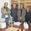 Schaffen einen spannungsreichen Kontrast bei der Ausstelllung im Keramik- und Batik-Atelier am Seeweg: (von links) Christoph Zschocke, Klaus Braun-Heilmann, Klaus Metz, Elisabeth Reusch-Heidenfelder und Ike Gerland.
