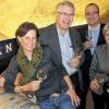 Nacht der offenen Weinkeller: Im neuen Barriquefass-Keller des Juliusspitals Sandra Knoll (Weingut am Stein, von links), Robert Haller (Bürgerspital), Kordula Geier (Juliusspital) und Bernd van Eltern (Hofkeller).
