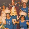 Fesch: das OCC-Prinzenpaar von 1974 mit Gardemädchen.