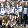 (lau)   Bei den Volleyball-Kreismeisterschaften in Amorbach holten sich die Schmetterlinge der DJK Karbach in der Altersklasse U 18-Juniorinnen überlegen den Titel. Die Spielerinnen von Trainer Stefan Endrich qualifizierten sich mit einem 2:0-Erfolg gegen den TV Mömlingen II für das Endspiel gegen Elsava Elsenfeld, das sie ebenfalls glatt mit 2:0 für sich entschieden und somit die Fahrkarte zu den unterfränkischen Titelkämpfen am 12. Januar lösten. Hier die erfolgreiche Mannschaft, die nach dem Titelgewinn auch noch den Geburtstag von Anna Rothaug feiern konnten (hinten von links): Selina Hüsam, Judith Hüsam, Anna Rothaug, Lilli Schmelz, Elena Schlereth, Lisa Sophia Hochrein, Trainer Stefan Endrich, sowie vorne von links: Hannah Roth und Miriam Rösch. Es fehlen Antonia Seitz und Anja Waldmann.