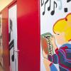 Kunst an stillen Örtchen: bemalte Türen in den Mädchen-Toiletten der Hugo-von-Trimberg-Mittelschule in Niederwerrn.