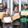 Kinderflüchtlingshilfe: Evelin und Michael Flessa und ihre Helfer schickten eine Ladung Pakete und 1140 Euro an die „Barada Syrienhilfe“ des Arztehepaars Marwan und Nidal Khoury in Hof , die damit Not leidenden Kindern in Syrien helfen.