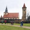 Vorbei an der Kirchenburg: Drei Strecken gab es für die Läufer.
