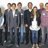 (ret)   Die Realschule Marktheidenfeld gehört zu den acht bayerischen Schulen, die am Mittwoch in München im Haus der Bayerischen Wirtschaft mit dem MINT21-Förderpreis ausgezeichnet wurden (wir berichteten bereits). Mit dem Förderpreis werden besonders kreative Projekte geehrt, mit denen die Schulen junge Menschen für die Fächer Mathematik, Informatik, Naturwissenschaft und Technik (MINT) ansprechen. Ministerialdirektor Peter Müller vom Bayerischen Bildungsministerium, vbw-Hauptgeschäftsführer Bertram Brossardt und bbw-Hauptgeschäftsführer Herbert Loebe überreichten die mit je 500 Euro dotierten Preise in München. Die Initiative MINT21 fördert die Weiterentwicklung des Unterrichts in den Fächern Mathematik, Informatik, Naturwissenschaft und Technik (MINT) an bayerischen Realschulen. Die Maßnahmen zur MINT-Förderung werden von der vbw – Vereinigung der Bayerischen Wirtschaft und dem Bildungswerk der Bayerischen Wirtschaft (bbw) unterstützt. Neben der Marktheidenfelder Schule waren die Preisträger 2013: Realschule Herrsching, Johann-Rieder-Realschule Rosenheim, Stefan-Krumenauer-Realschule Eggenfelden, Realschule Vohenstrauß, Georg-Hartmann-Realschule Forchheim, Realschule Wassertrüdingen und Realschule Marktoberdorf. Von links: Michael Möhler (bbw), Lehrer Joachim Olschok, Sabine Linde, Jonas Leimeister, Aaron Odenwald, Jonas Riedmann, Lehrer Daniel Cura, Theresia Deubert, Schulleiter Dieter Schanzer, Lorenz Kuhn und Bertram Brossardt (vbw).