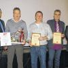 (mab)   Verdiente Mitarbeiter würdigte der TSV Röttingen aus Anlass seiner Weihnachtsfeier. Für ihre langjährigen Verdienste erhielten wurden Marc Burger, Isabell Fackelmann, Karin Fries, Monika und Alfred Krumpiegl, Dennis und Simon Lochner, Marianne Metzger und Florian Pfeuffer die Bronzene Ehrennadel. Die acht silbernen Ehrennadeln gingen an Patrick Ammon, Klaus Baumann, Michael Dörschner, Sebastian Löbert, Peter Raab, Manuela Schmitt, Siegfried Stumpf und Stefan Tschischka. Fünf Mitglieder wurden mit der goldenen Ehrennadel ausgezeichnet: Harald Burger, Klaus Grimm, Klaus Haag, Günter Rudolf und Emil Volker. Den 2012 neu geschaffenen „Engagementpreis“ durfte Helmut Löbert aus den Händen der beiden Vorsitzenden Volker Hofmann und Karl Schmitt entgegen nehmen. Eingerahmt von den beiden Vorsitzenden Volker Hofmann (links) und Karl Schmitt der Engagementpreisträger Helmut Löber und die mit „Gold“ geehrten Harald Burger und Klaus Haag.