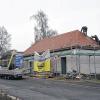 Dach fertig: Das komplette Dach auf der ehemaligen Gemeindekanzlei in Münster wurde erneuert. Das Gebäude wird im Rahmen der Dorferneuerung saniert.