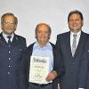 Seit 60 Jahren Mitglied: Erich Vogt wurde in der Versammlung der Feuerwehr Hofstetten von (von links) Sebastian Amend, Herbert Langwieser, Bürgermeister Georg Ondrasch und Kommandant Harald Weber für seine Treue geehrt.