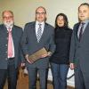 (kör)   Im Rahmen einer Feierstunde ist Thomas Kritzner nach 25 Jahren aus dem Aufsichtsrat der VR-Bank Schweinfurt verabschiedet worden. 1988 wurde Kritzner erstmals in den Aufsichtsrat der ehemaligen Raiffeisenbank Gochsheim-Grafenrheinfeld gewählt. Seit 1996 war er als Aufsichtsratsvorsitzender tätig. Direktor Peter Oppolzer würdigte sein großes Engagement für die VR-Bank Schweinfurt und dankte ihm für die langjährige vertrauensvolle Zusammenarbeit. Von links: Peter Oppolzer, Thomas Kritzner, Bettina Kritzner und der jetzige Aufsichtsratsvorsitzende Bernhard Kröner.