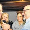 Gut gelaufen: Da sind sich Christian Kelle, Produzent und Regisseur des neuen Dadord Würzburch (links), und Radio-Gong Moderator und Darsteller Andy Puhl einig: Die Dreharbeiten haben sich gelohnt. Im Hintergrund Laura Kalla, Jasmin Brandt und Steffen Preuß.