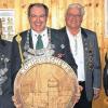 Zielsicher: Sie gingen als Gewinner beim diesjährigen Königsschießen der Schützengilde Rimpar hervor, (von links) 1. Ritter Rainer Buchhardt, Schützenprinz Domenico Gressel, Schützenkönig Thomas Roß, 2. Ritter Reiner Gressel mit Schützenmeister Rudolf Baumeister.