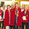 Ehrungsreigen bei der MKG: im Bild (von links) Mario Kleinert (goldene Verbandsnadel FVF), Susanne Heid (silberne Verbandsnadel des FVF), dahinter Sitzungspräsident Joachim Zoll, Präsident Robert Stuhl, Prinzessin Kerstin I., zweiter Präsident Fritz Büchs, Thomas Faulstich (silberne Verbandsnadel des FVF), Prinz Ralf I., Wolfgang Dietz (goldene Verbandsnadel FVF), Reiner Pross (silberne Verbandsnadel des FVF), Klaus Mültner vom Fastnachtsverband Franken und Vizepräsident Thomas Dietz.