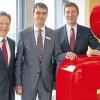 Zufrieden mit dem Geschäftsjahr 2013: Der neue Vorstandsvorsitzende Peter Vogel (Bildmitte) präsentierte mit seinen Vorstandskollegen Wolfgang Reiner (rechts) und Markus Biere die Bilanz der Sparkasse.