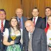 Gute Laune trotz ernster Worte: Unser Bild zeigt (von links) Hubert Wohlfart (Vorsitzender des Winzervereins Würzburg Heidingsfeld), Bürgermeister Adolf Bauer, Barbara Wohlfart (Weinprinzessin), Ernst Balling (Ehrenmitglied), Albin Hupp (Ehrenmitglied), Oliver Jörg (Landtagsabgeordneter), Florian Hofmann (zweiter Vorsitzender), Marion Wunderlich (Weinkönigin) und Bürgermeisterin Marion Schäfer-Blake.l