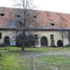 Bestandsaufnahme und Vermessung: Der Gemeinderat beschloss, einen einmaligen Zuschuss in Höhe von 50 Prozent der Kosten für die Bestandsaufnahme und Vermessung der Nebengebäude des Oberschwarzacher Schlosses zu gewähren. Im Bild: Die Schlossscheune.