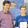 Simon Hemm aus der Q12 des Egbert-Gymnasiums Münsterschwarzach gehört zu den 50 besten Schülern im Fach Griechisch und Latein in Bayern. Über den Erfolg freute sich auch Griechisch-Lehrer Ludger Ahrens (links).