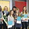Die Lesescouts (vorne links): Maria Ruppel, Kira von Bosse, Jasmin Steiper und Saskia Schiebler, dazu Schulleiter Dieter Brückner (rechts), die Lehrkräfte Jutta Merwald (hinten links) und Kirsten Hummel.