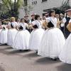 Die Sanktmartiner Tracht: Beim Festzug aus Anlass des 290. Jahrestags der Auswanderung aus Gerolzhofen werden wieder viele Paare in der Festtagskleidung ihrer heute rumänischen Heimat dabei sein.